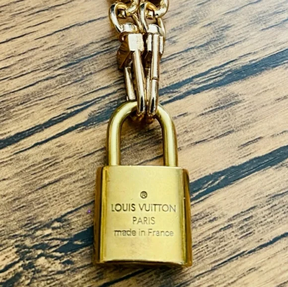 ❤EUC Louis Vuitton Lock with 16" Chain (No Key) - Picture 2 of 3